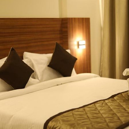 Kyriad Hotel Solapur By Othpl Luaran gambar
