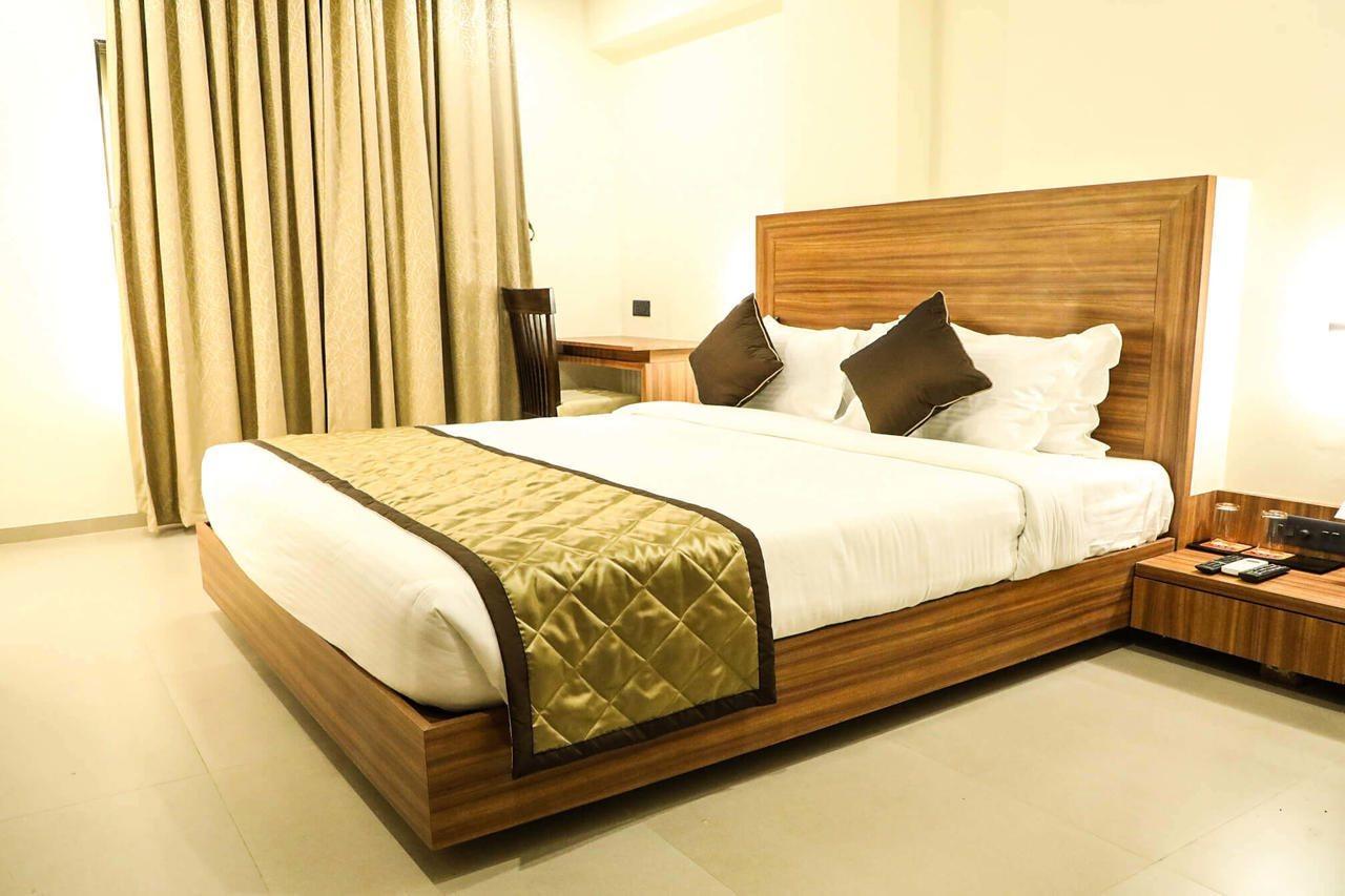 Kyriad Hotel Solapur By Othpl Luaran gambar