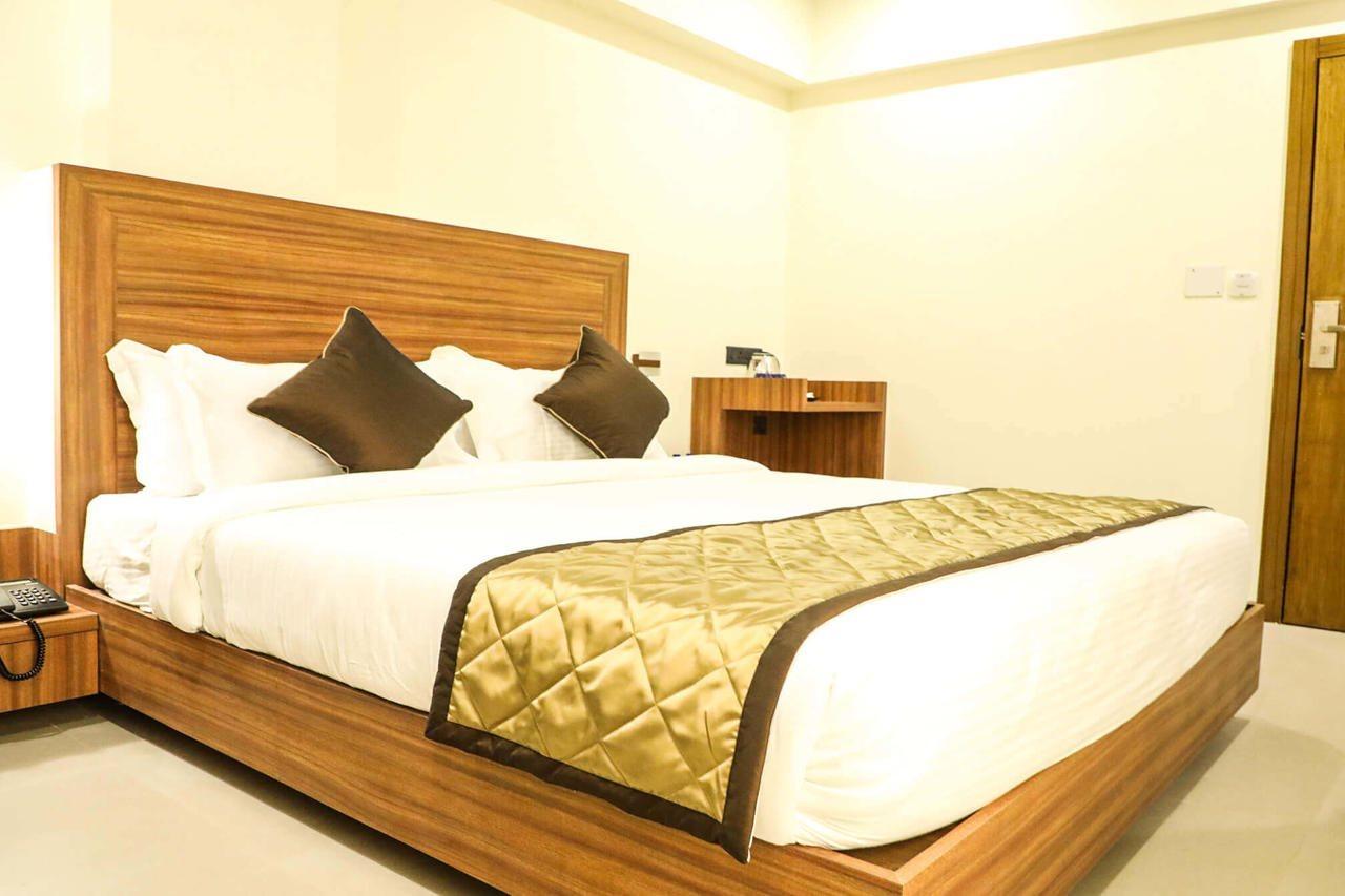 Kyriad Hotel Solapur By Othpl Luaran gambar