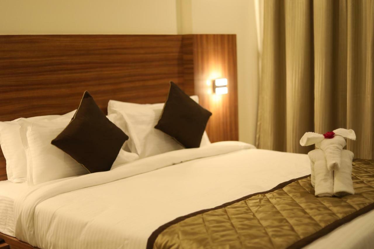 Kyriad Hotel Solapur By Othpl Luaran gambar