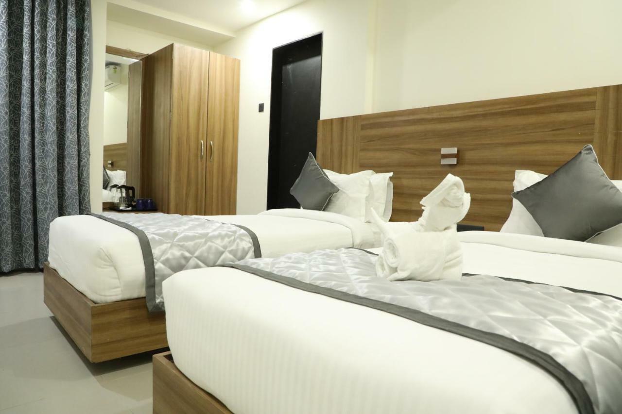 Kyriad Hotel Solapur By Othpl Luaran gambar