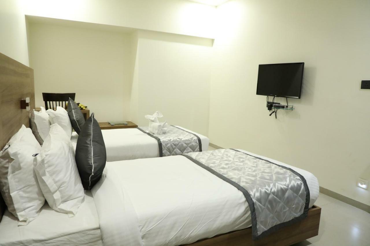 Kyriad Hotel Solapur By Othpl Luaran gambar