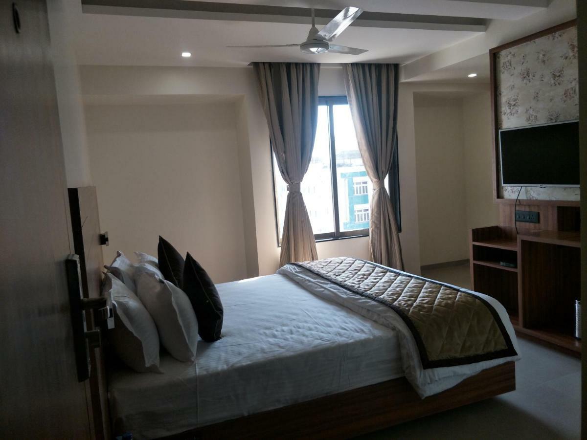 Kyriad Hotel Solapur By Othpl Luaran gambar