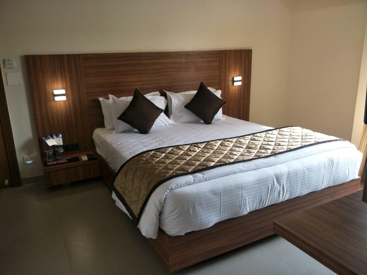 Kyriad Hotel Solapur By Othpl Luaran gambar