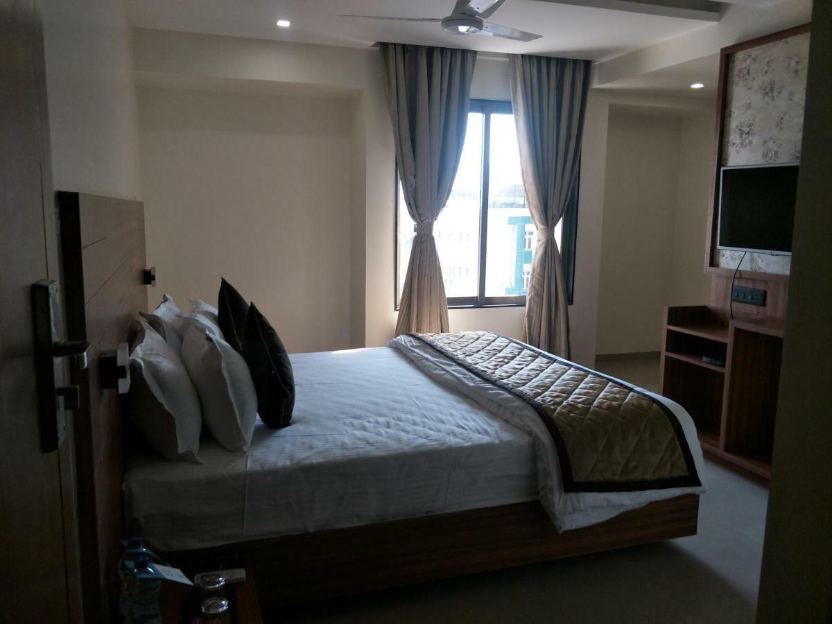 Kyriad Hotel Solapur By Othpl Luaran gambar