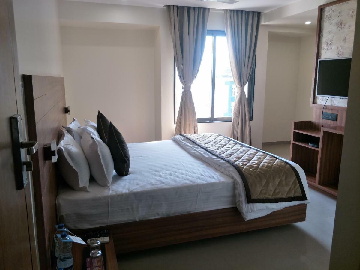 Kyriad Hotel Solapur By Othpl Luaran gambar