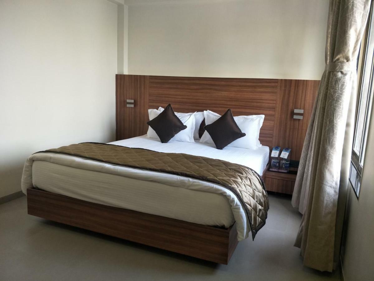 Kyriad Hotel Solapur By Othpl Luaran gambar