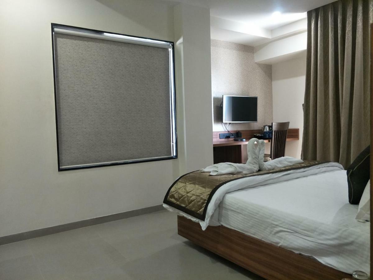 Kyriad Hotel Solapur By Othpl Luaran gambar