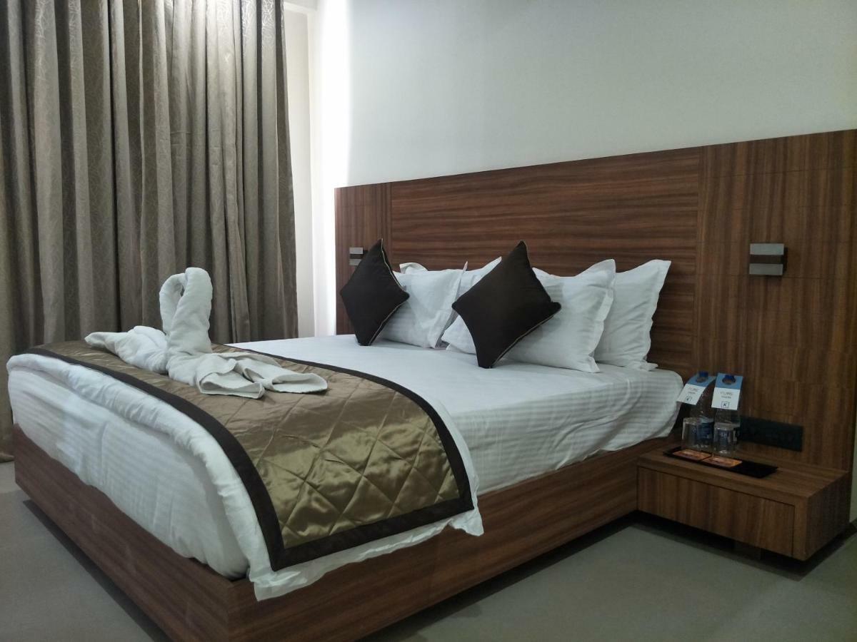 Kyriad Hotel Solapur By Othpl Luaran gambar