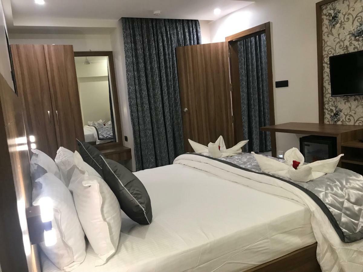 Kyriad Hotel Solapur By Othpl Luaran gambar