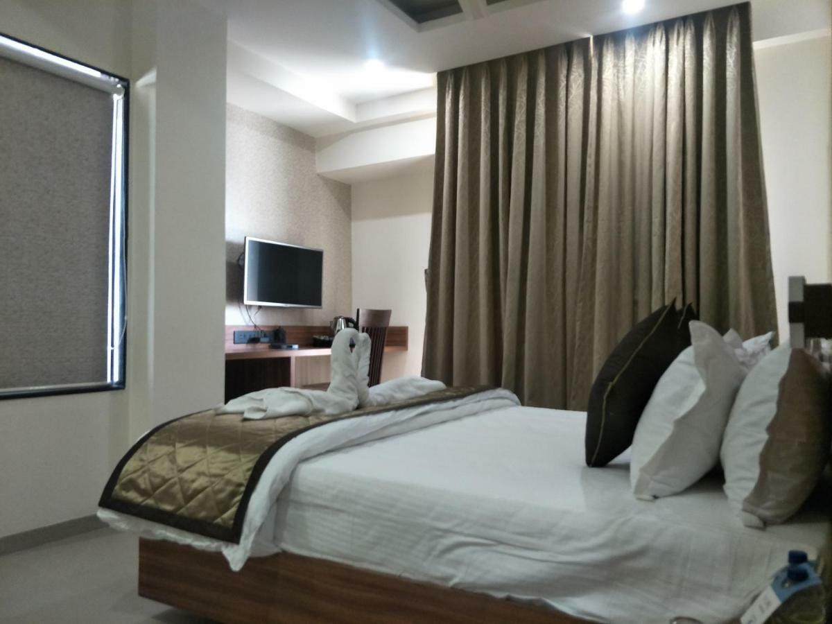 Kyriad Hotel Solapur By Othpl Luaran gambar
