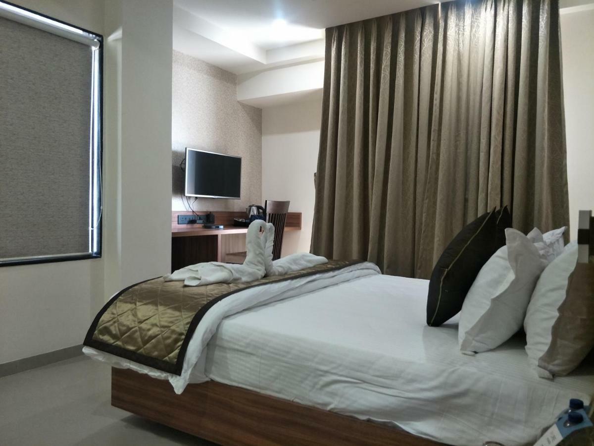Kyriad Hotel Solapur By Othpl Luaran gambar