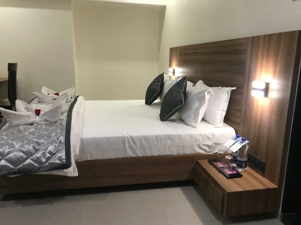 Kyriad Hotel Solapur By Othpl Luaran gambar
