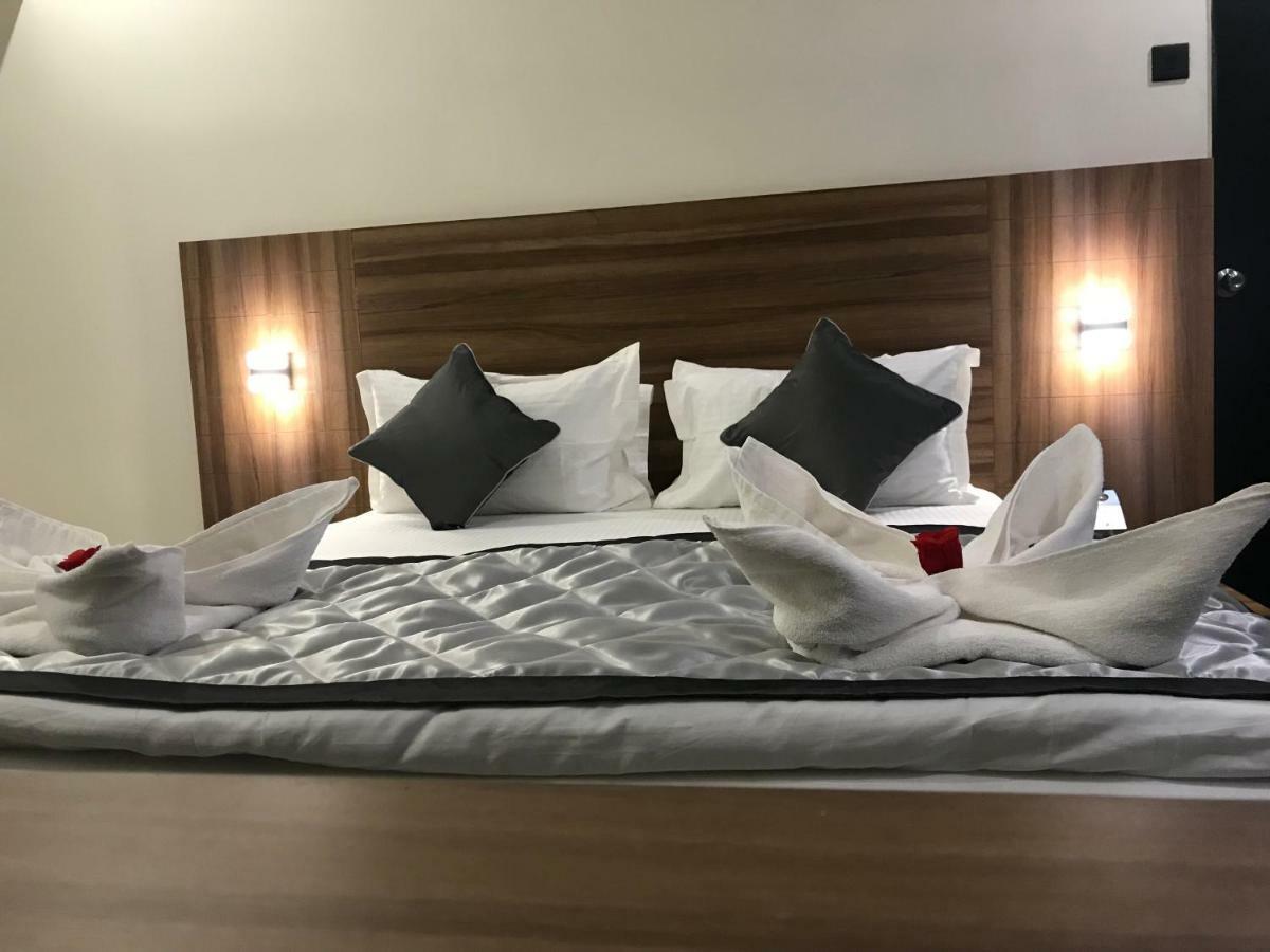 Kyriad Hotel Solapur By Othpl Luaran gambar